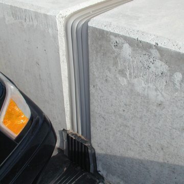 Continuity of seal between different expansion joint technologies is a hallmark of EMSEAL's. Here,Seismic Colorseal transitions to a sloped, sealed THERMAFLEX upturn termination.