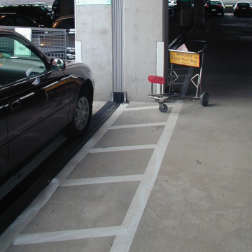 Parking to split column expansion joint transition Emseal